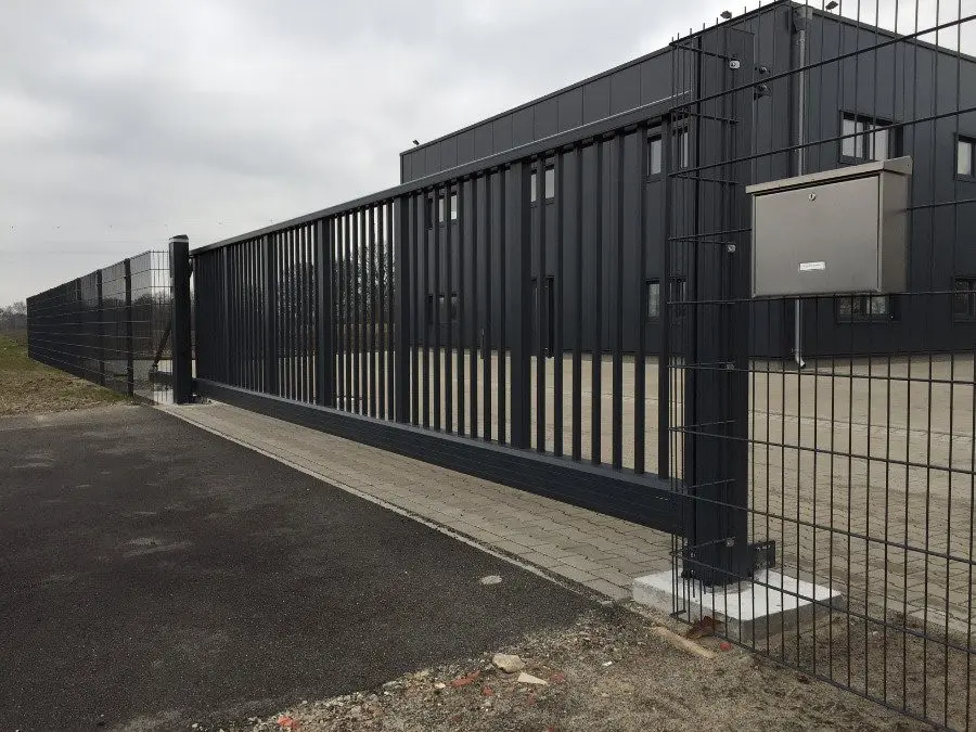 skydeport i aluminium
